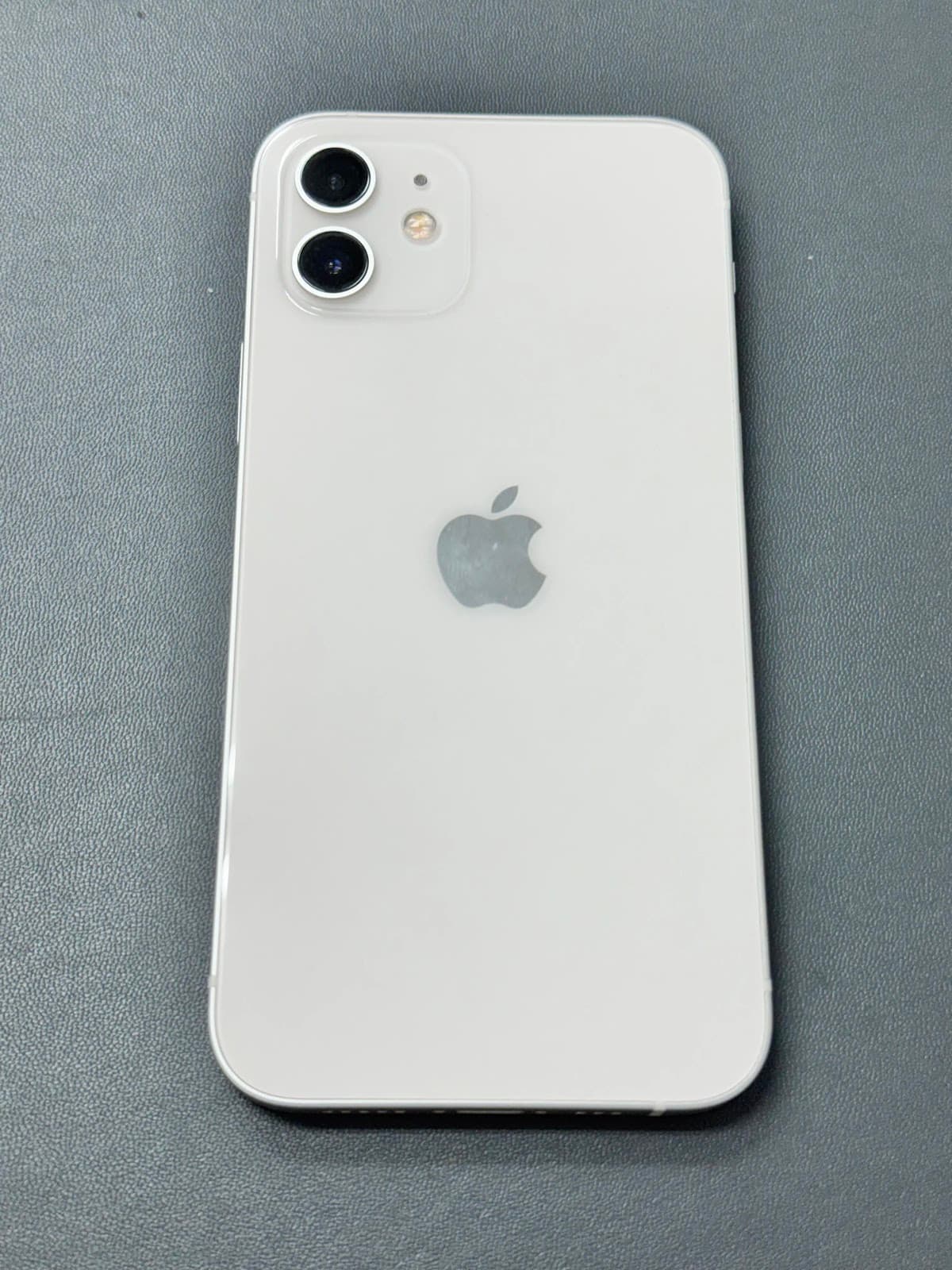 iPhone 128GB White